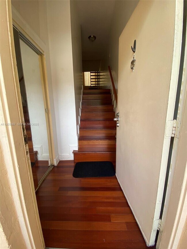 Foto del edificio - 361 W Park Dr