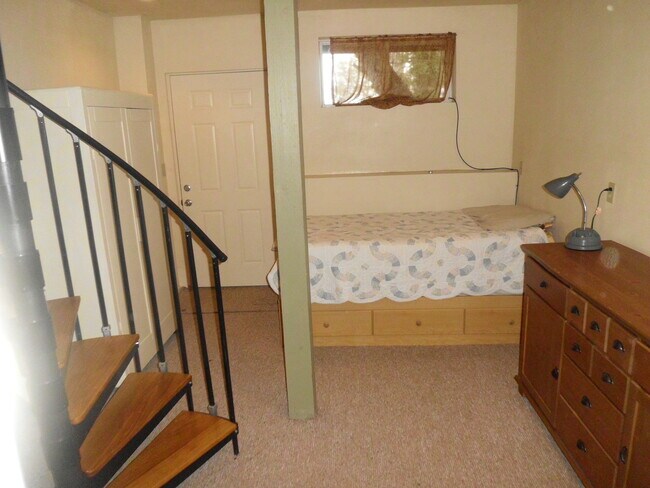 Down stairs bedroom - 742 S Summit Ave