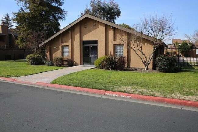 Building Photo - 517 Lincoln Ave