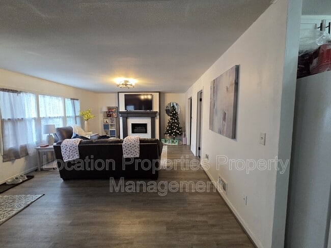 Building Photo - 1311 W 19th Terrace