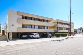 Building Photo - 3440 Elm Ave