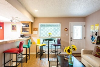 Building Photo - 2204 Trailside Dr