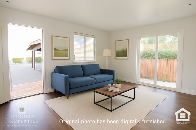 Foto del edificio - PRICE REDUCTION! 2BD/1BA Duplex In Downtown Sonoma!