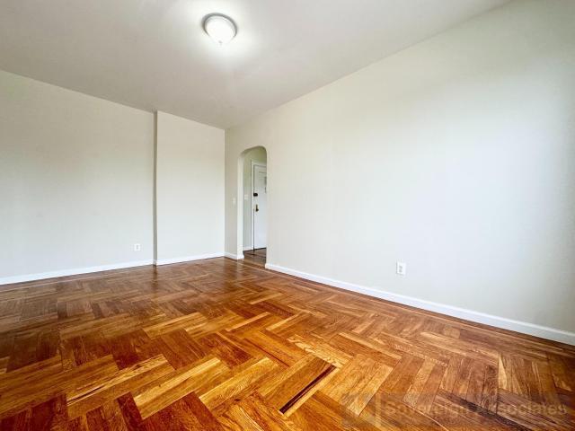 Foto del edificio - 1 bedroom in BRONX NY 10461