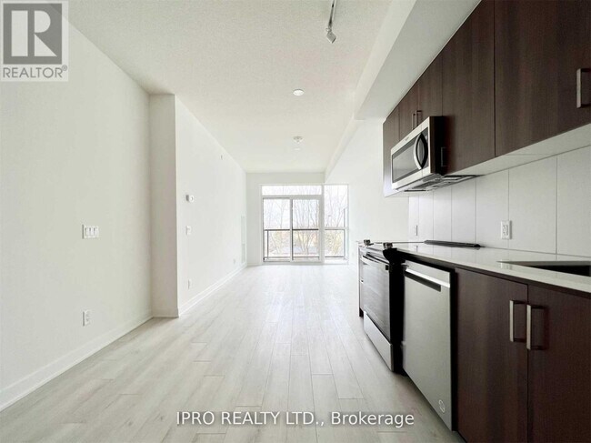 Photo du bâtiment - 681-681 Yonge St
