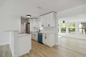Building Photo - 4970 Brookmeade Dr