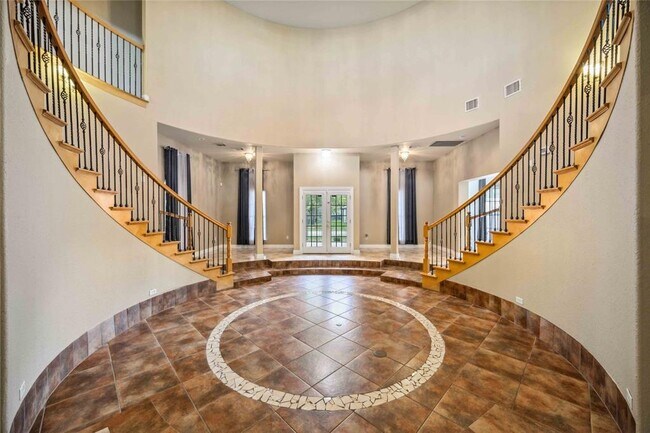 Building Photo - 5027 Creekmont Dr