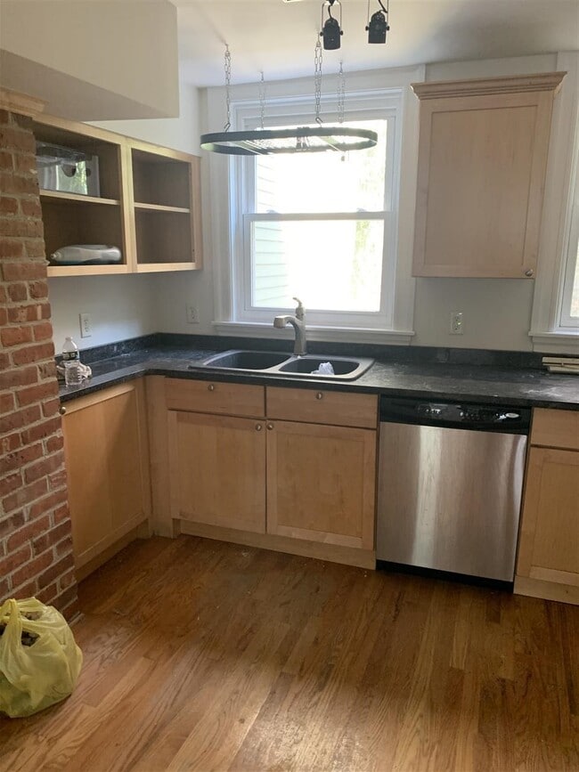 Building Photo - 222 3rd St