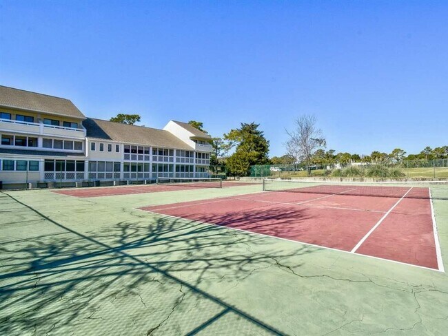 Foto del edificio - First Floor, 1 Bedroom, 1.5 Bath Condo Wit...