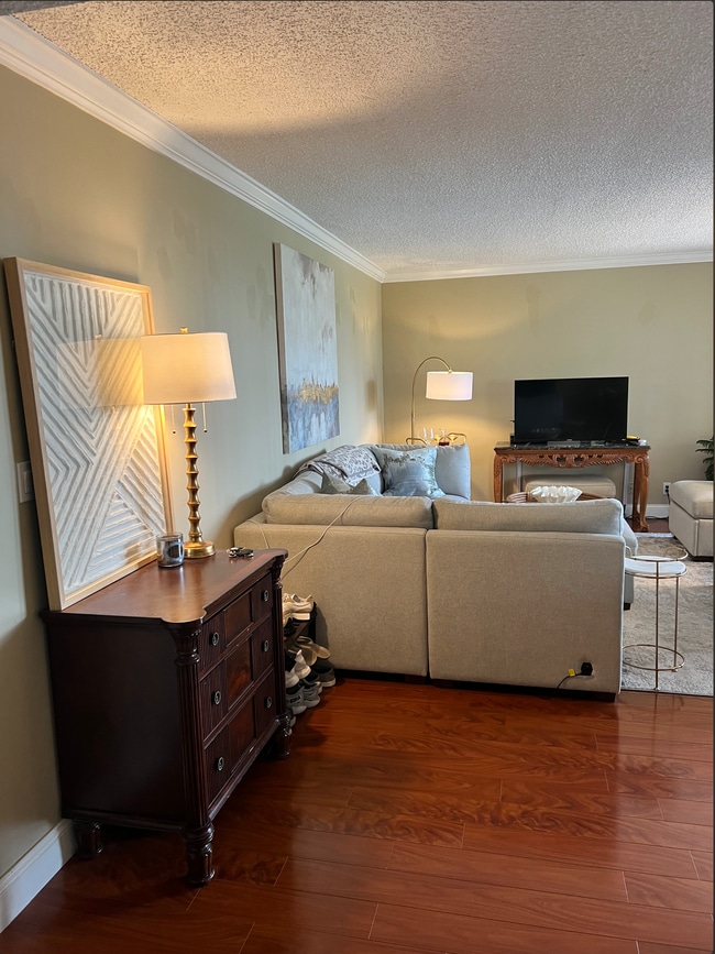 Building Photo - 2455 Lindell Blvd