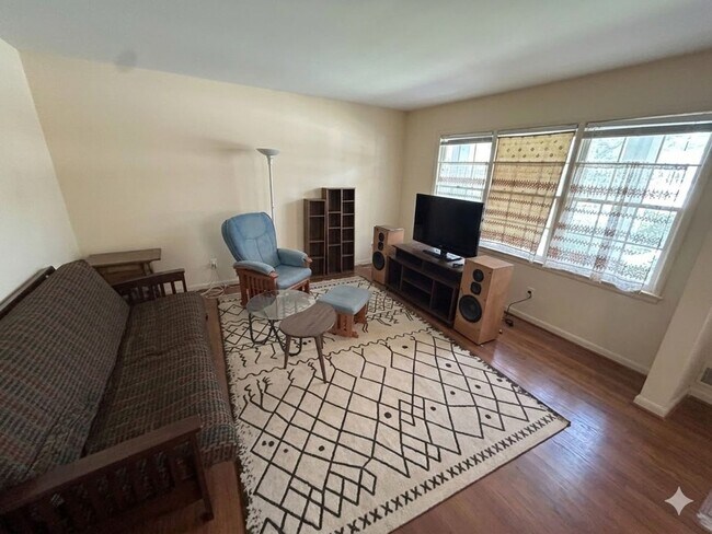 Foto del edificio - Riverdale Duplex Available July 2026