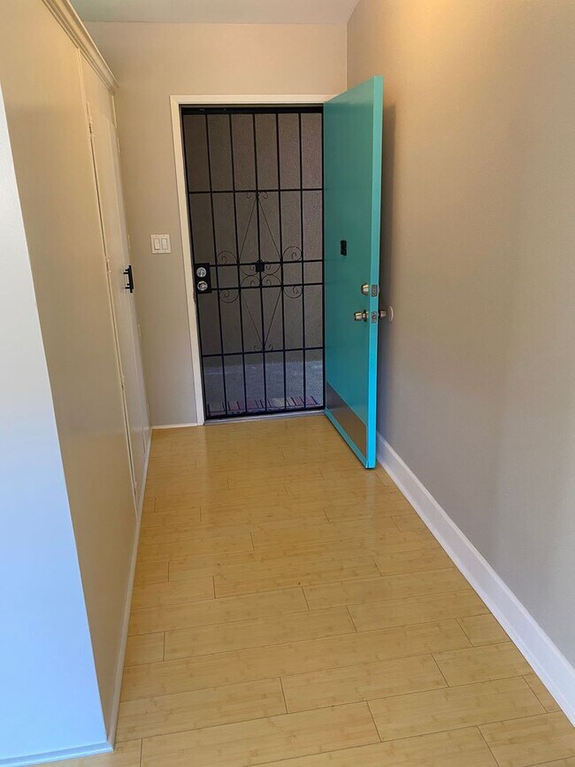 Building Photo - 4 Bedroom Home in Clairemont with Private ...