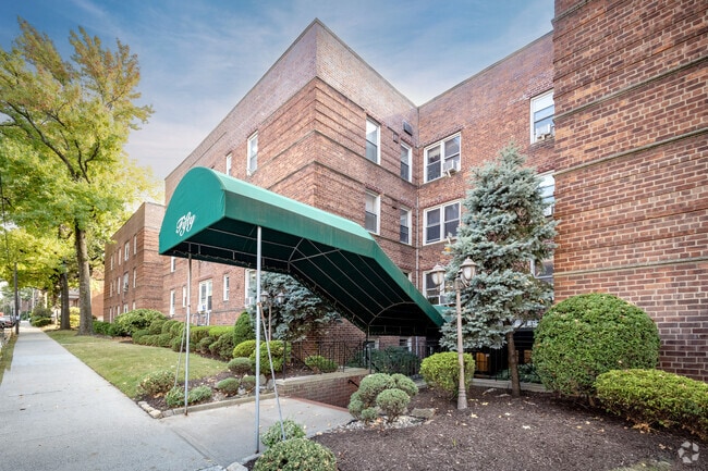 Building Photo - 50 S Middle Neck Rd