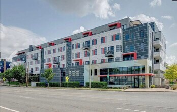 Building Photo - 1900 12th Ave S