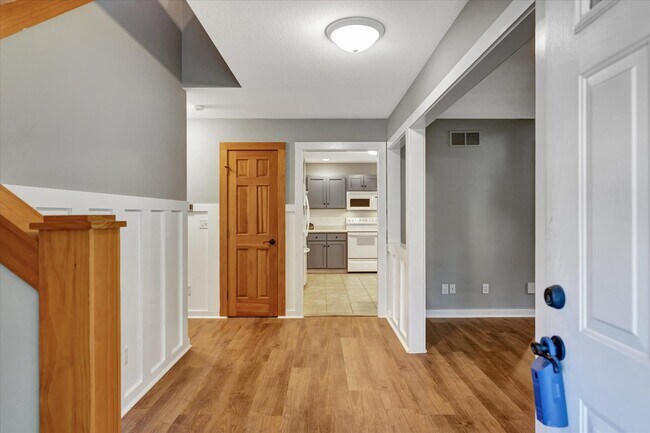 Building Photo - 2 Hedgerow Ct