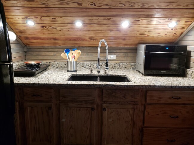 Granite Countertop Kitchen - 749 Union Chapel Rd