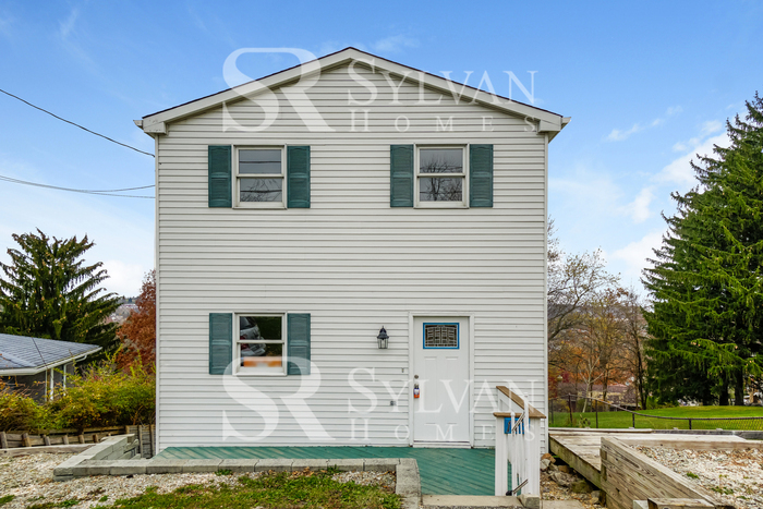 Foto principal - Do not miss out on this charming 3BR 2.5BA...