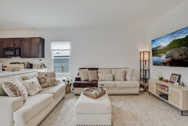 Foto del edificio - 2712 Louris Ln