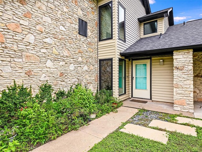 Building Photo - 1101 Durham Dr