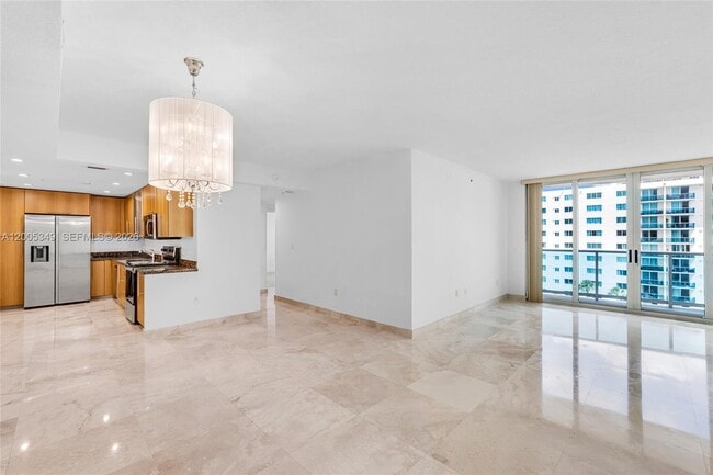 Foto del edificio - 7501 E Treasure Dr