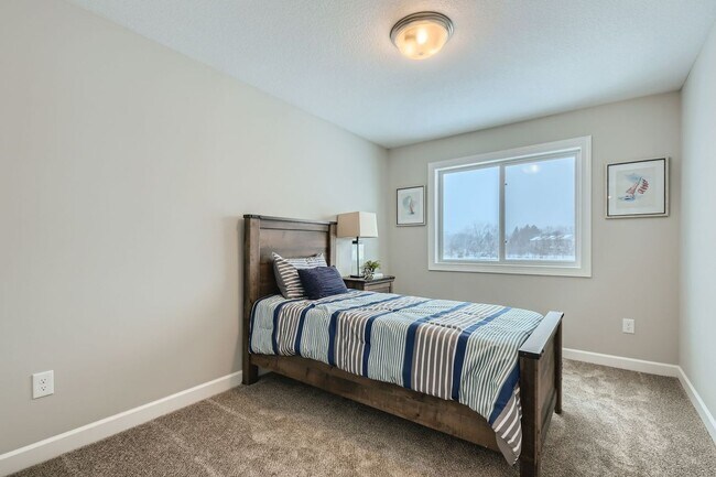 Foto del edificio - End Unit Brand New Townhome