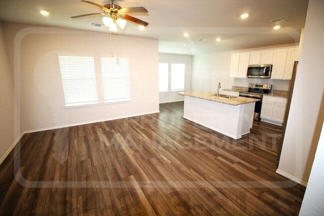 Building Photo - 1704 Cedrus Dr