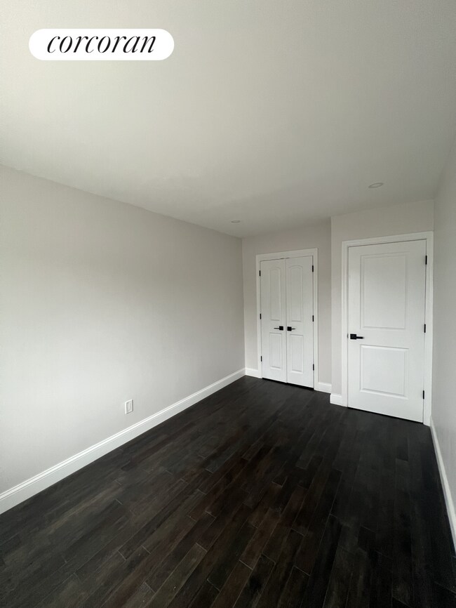 Foto del edificio - 59-90-90 58th Ave