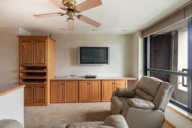 Building Photo - 1030 N State St