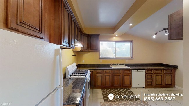 Building Photo - 2 br, 1 bath House - 1942 Delaware St -