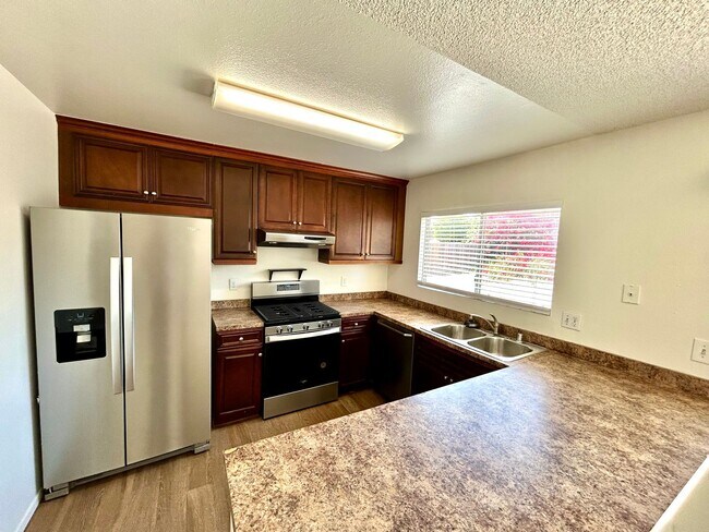 Foto del edificio - 5 Bed, 2 Bath in Otay Mesa!