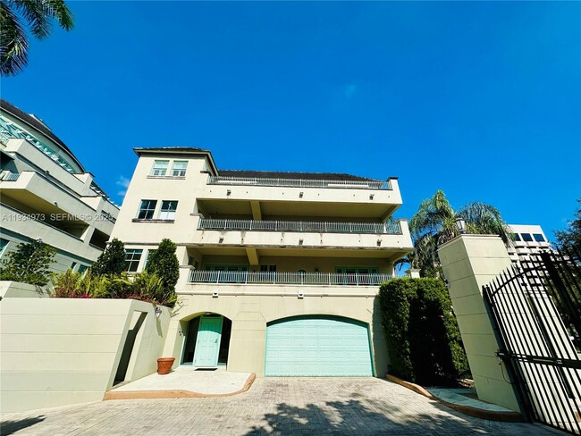 Building Photo - 2600 Segovia St