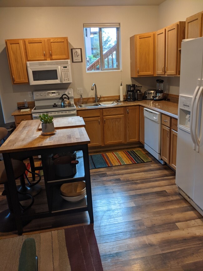 Building Photo - 590 Animas View Dr
