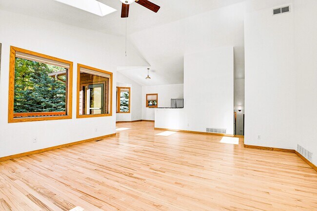 Building Photo - 30579 Rand Rd