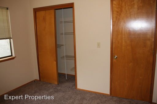 Building Photo - 102 Hickory Dr