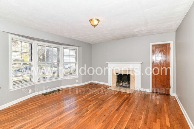 Building Photo - 125 E 49th St