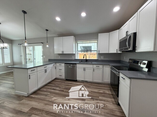 Building Photo - Move in Ready! Renovated 2-bed, 2-bath Rambler in Lacey!