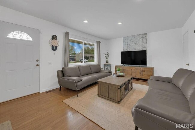 Building Photo - 2866 Radnor St