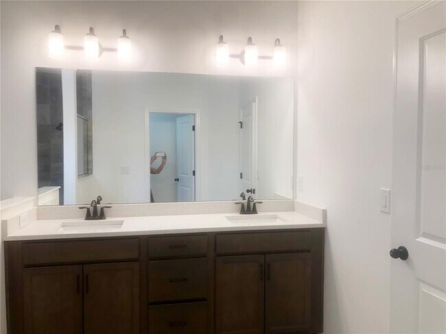 Building Photo - 13415 Newport Shores Dr