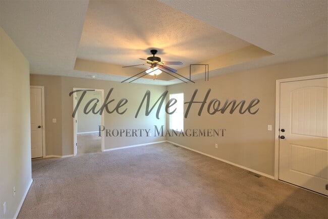 Building Photo - 3 Bedroom in Ozark!