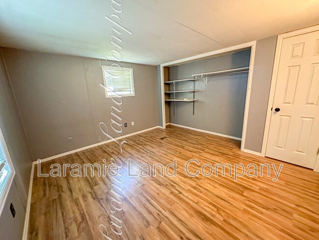 Building Photo - 954 N McCue St