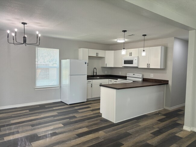 Building Photo - 5609 Fernander Dr