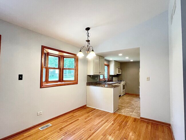 Foto del edificio - 1470 Meghan Ave