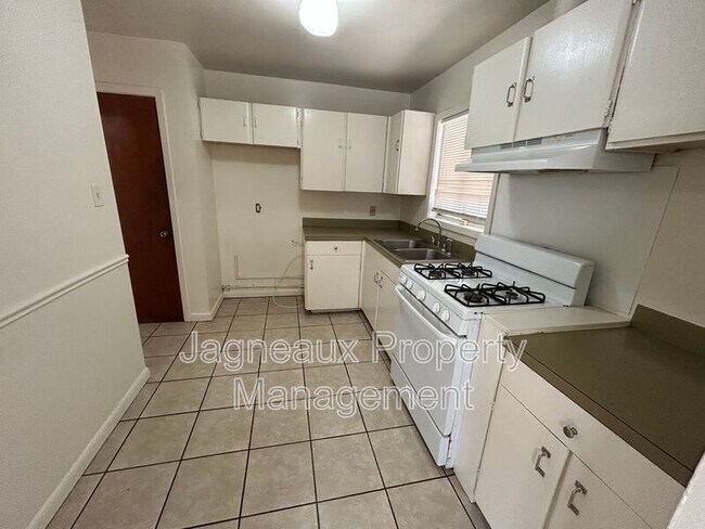 Foto del edificio - 301 Doc Duhon St