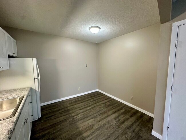 Foto del edificio - 1450 Meadowview Dr