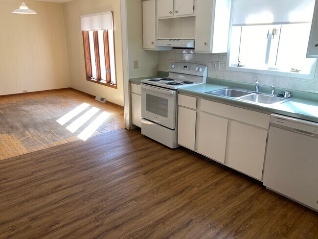 Foto del edificio - 3-Bedroom 1 1/2 Bath Single-Family Home Near John Marshall Elementary School