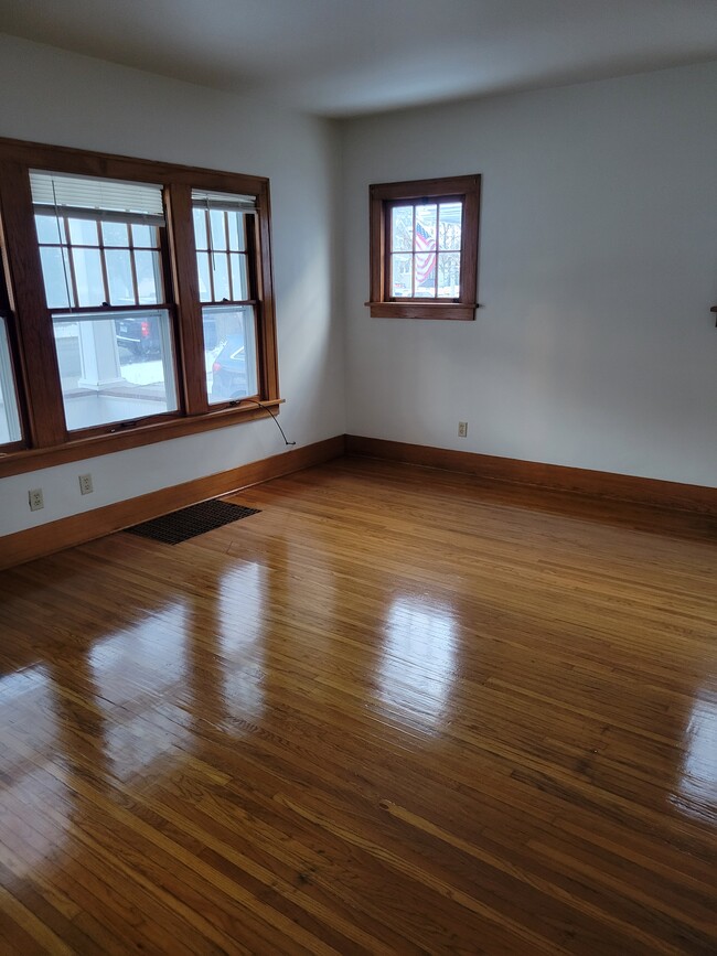 living room - 821 Talma St