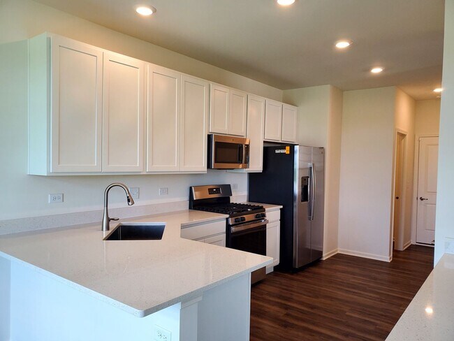 Foto del edificio - 2br 2.5 bath Townhome only 2 years old.