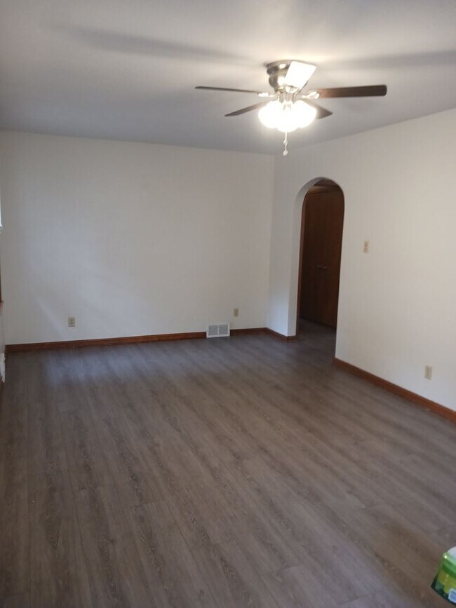 Foto del edificio - Beautiful 2 bed 2 bath home with large lot and 2 car garage