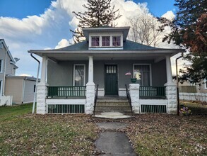 Building Photo - 422 38th St