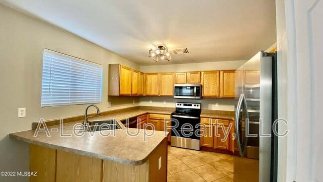 Building Photo - 721 W Flaming Arrow Dr